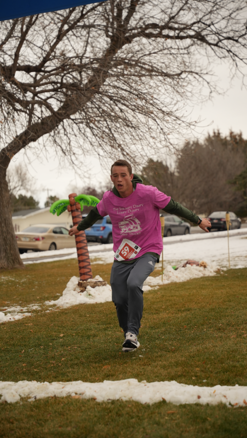 pink shirt guy finishes